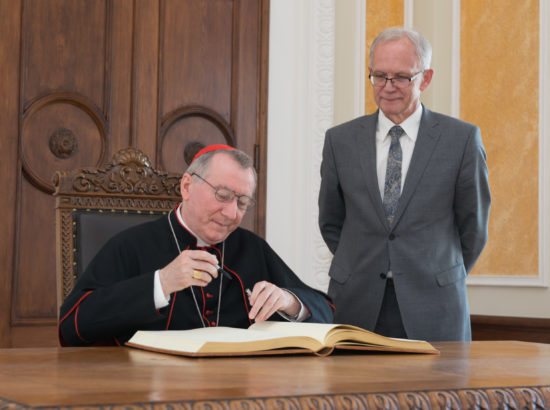 Riigikogu esimees kohtus Vatikani kardinal-riigisekretär Pietro Paroliniga